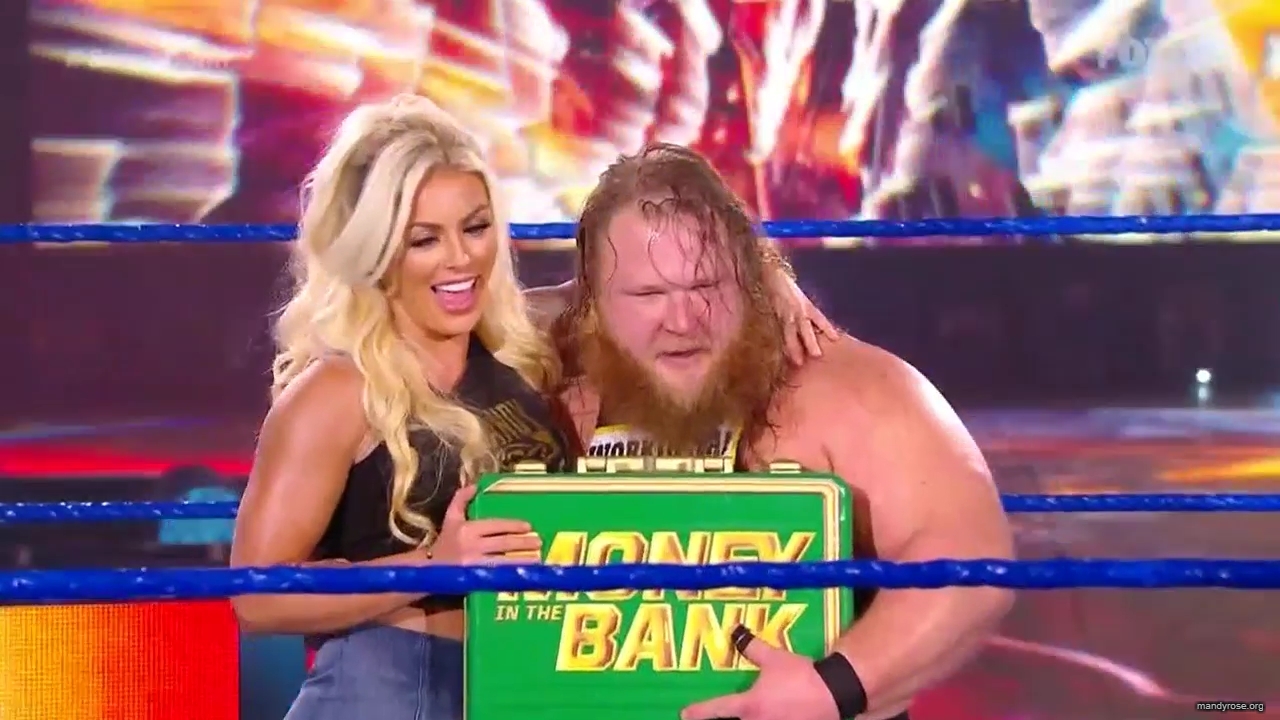 WWE_Friday_Night_SmackDown_2020_05_15_720p_HDTV_x264-NWCHD_mp40097.jpg