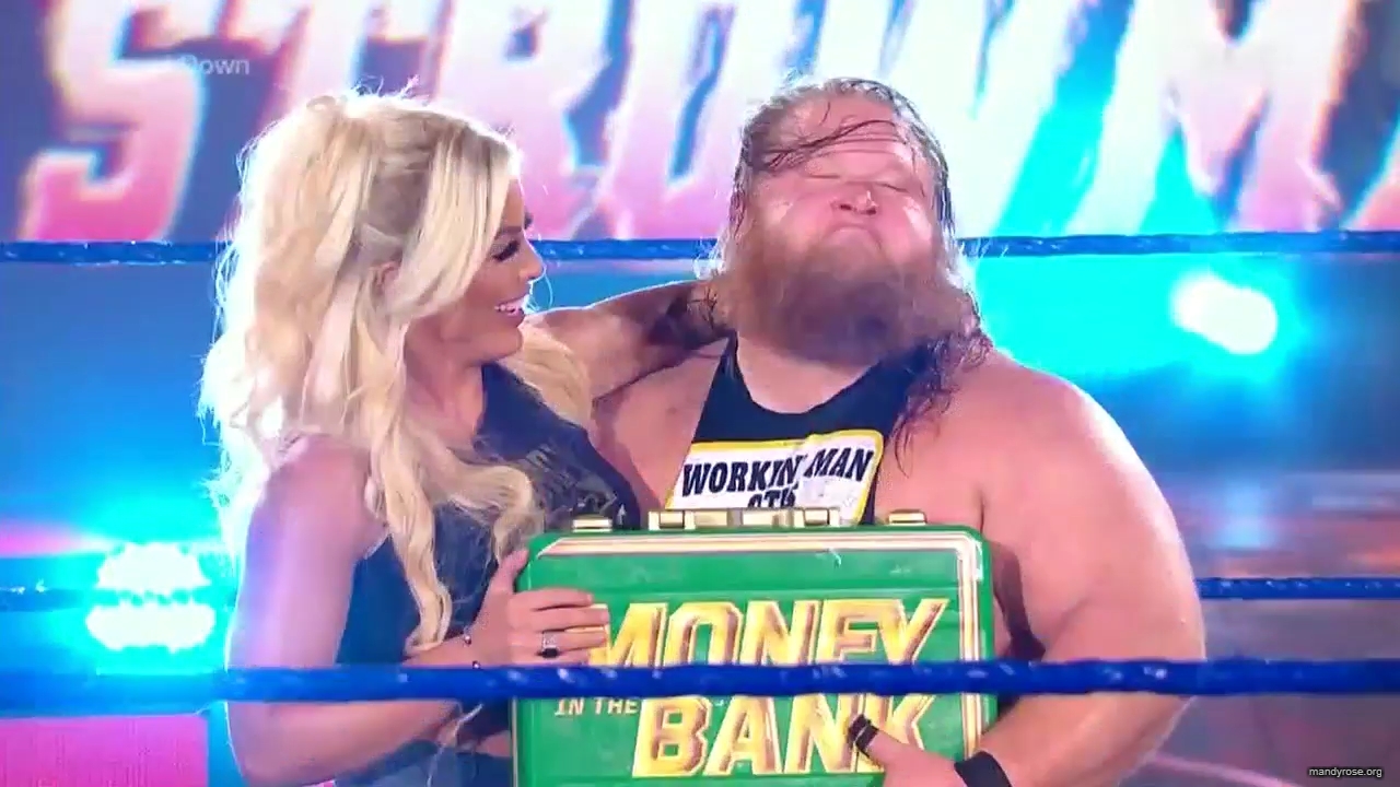 WWE_Friday_Night_SmackDown_2020_05_15_720p_HDTV_x264-NWCHD_mp40098.jpg