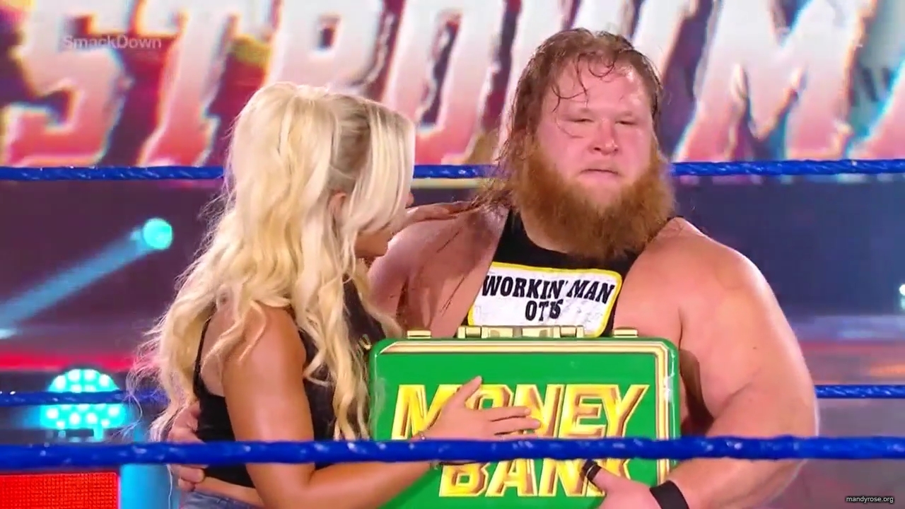 WWE_Friday_Night_SmackDown_2020_05_15_720p_HDTV_x264-NWCHD_mp40101.jpg