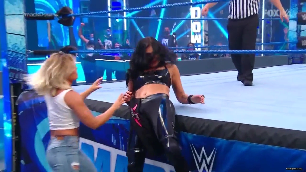 WWE_Friday_Night_SmackDown_2020_08_07_720p_HDTV_x264-NWCHD_mp40040.jpg