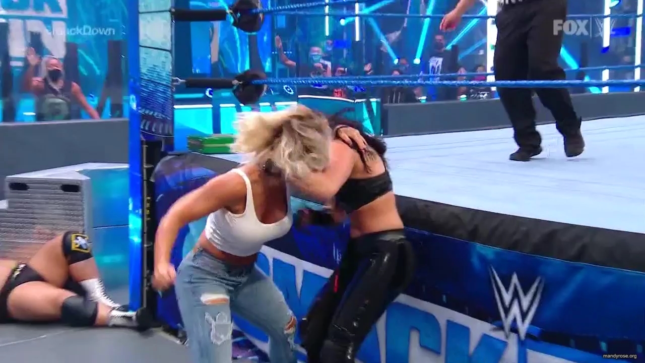 WWE_Friday_Night_SmackDown_2020_08_07_720p_HDTV_x264-NWCHD_mp40042.jpg