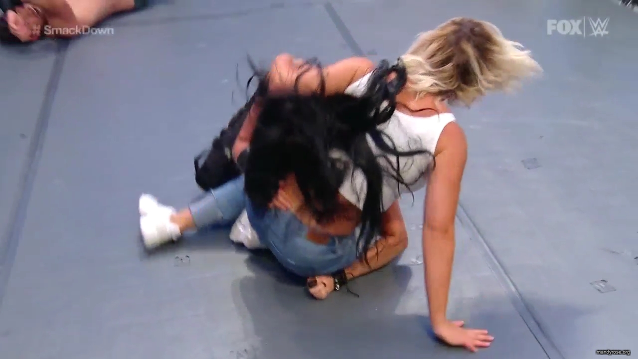 WWE_Friday_Night_SmackDown_2020_08_07_720p_HDTV_x264-NWCHD_mp40044.jpg