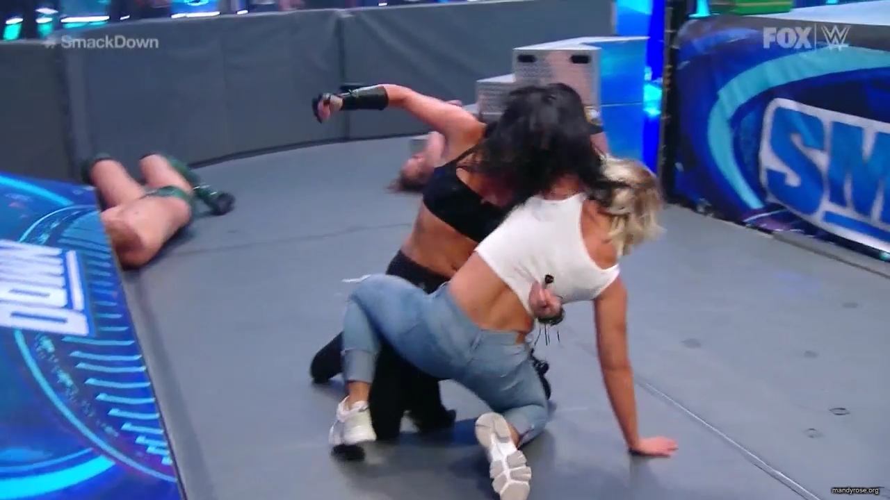 WWE_Friday_Night_SmackDown_2020_08_07_720p_HDTV_x264-NWCHD_mp40045.jpg