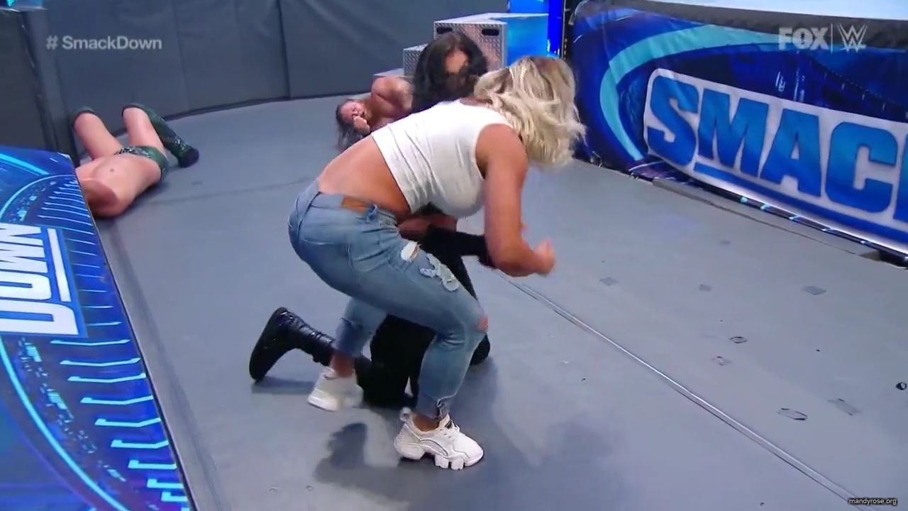 WWE_Friday_Night_SmackDown_2020_08_07_720p_HDTV_x264-NWCHD_mp40046.jpg