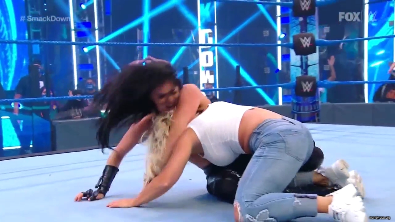 WWE_Friday_Night_SmackDown_2020_08_07_720p_HDTV_x264-NWCHD_mp40068.jpg