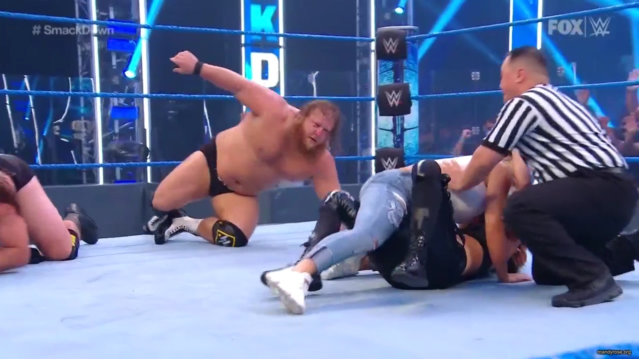 WWE_Friday_Night_SmackDown_2020_08_07_720p_HDTV_x264-NWCHD_mp40070.jpg