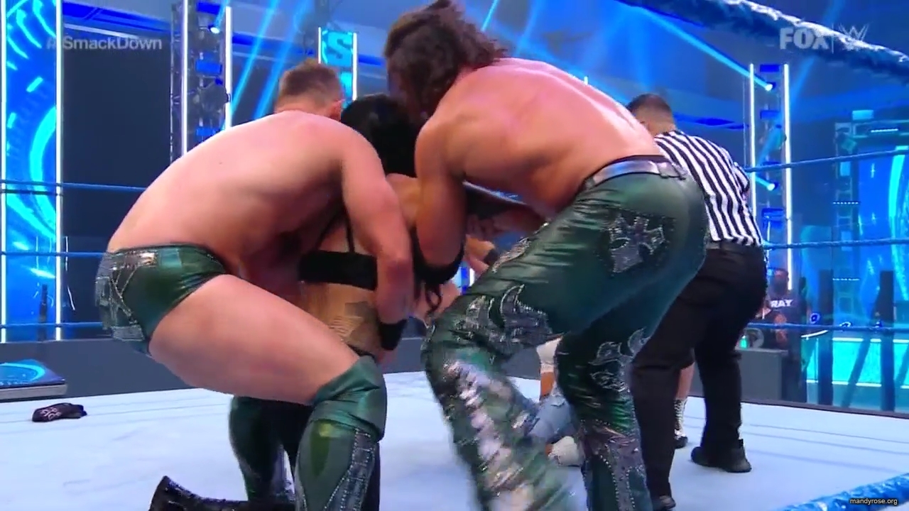 WWE_Friday_Night_SmackDown_2020_08_07_720p_HDTV_x264-NWCHD_mp40088.jpg