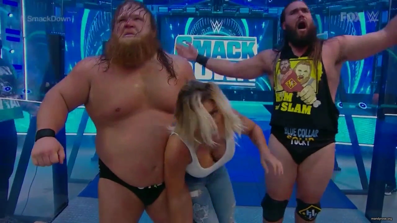WWE_Friday_Night_SmackDown_2020_08_07_720p_HDTV_x264-NWCHD_mp40105.jpg