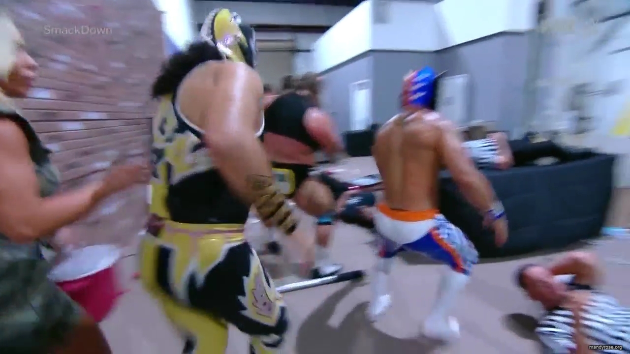 WWE_Friday_Night_SmackDown_2020_08_14_720p_HDTV_x264-NWCHD_mp40306.jpg