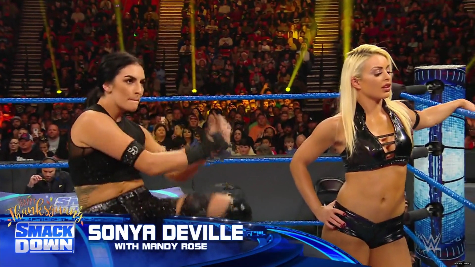 WWE_Friday_Night_Smackdown_2019_11_29_1080p_HDTV_x264-ACES_mkv0014.jpg