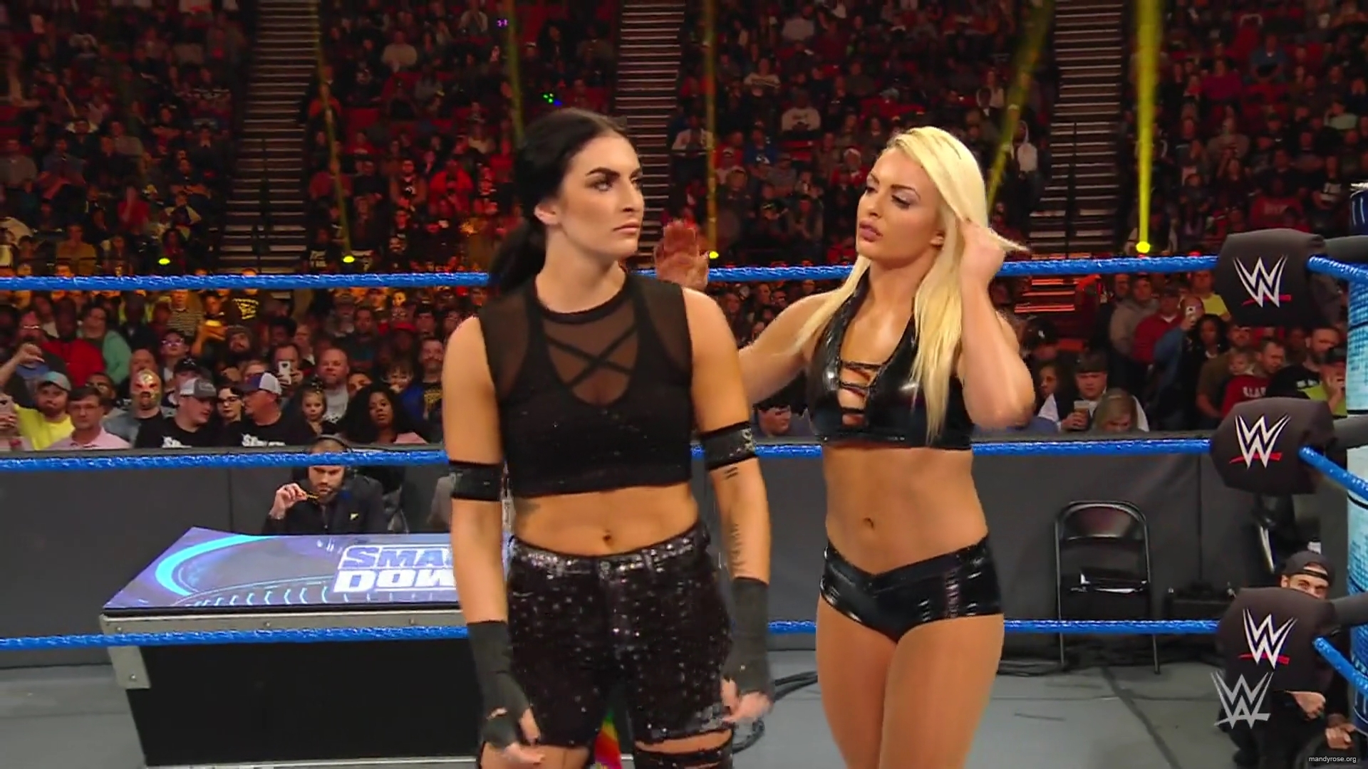 WWE_Friday_Night_Smackdown_2019_11_29_1080p_HDTV_x264-ACES_mkv0017.jpg