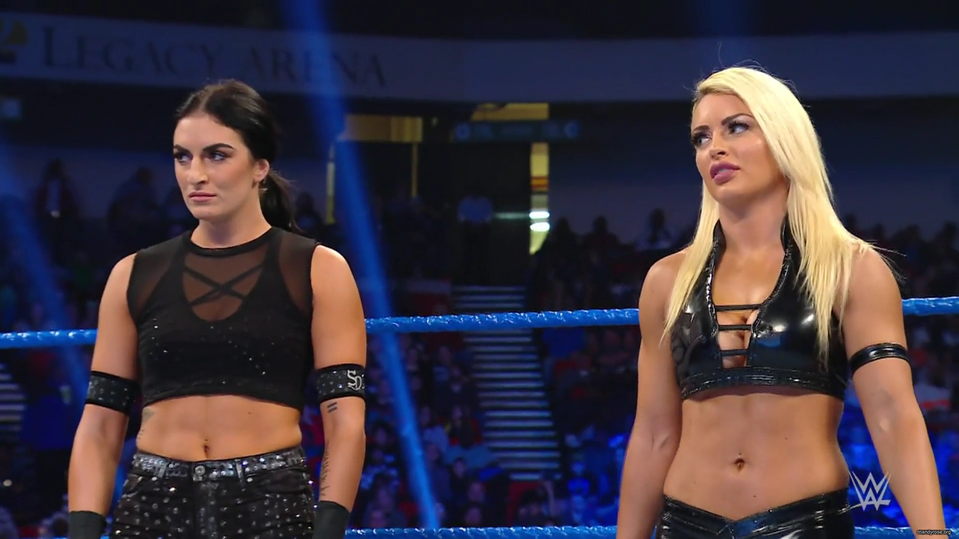 WWE_Friday_Night_Smackdown_2019_11_29_1080p_HDTV_x264-ACES_mkv0081.jpg