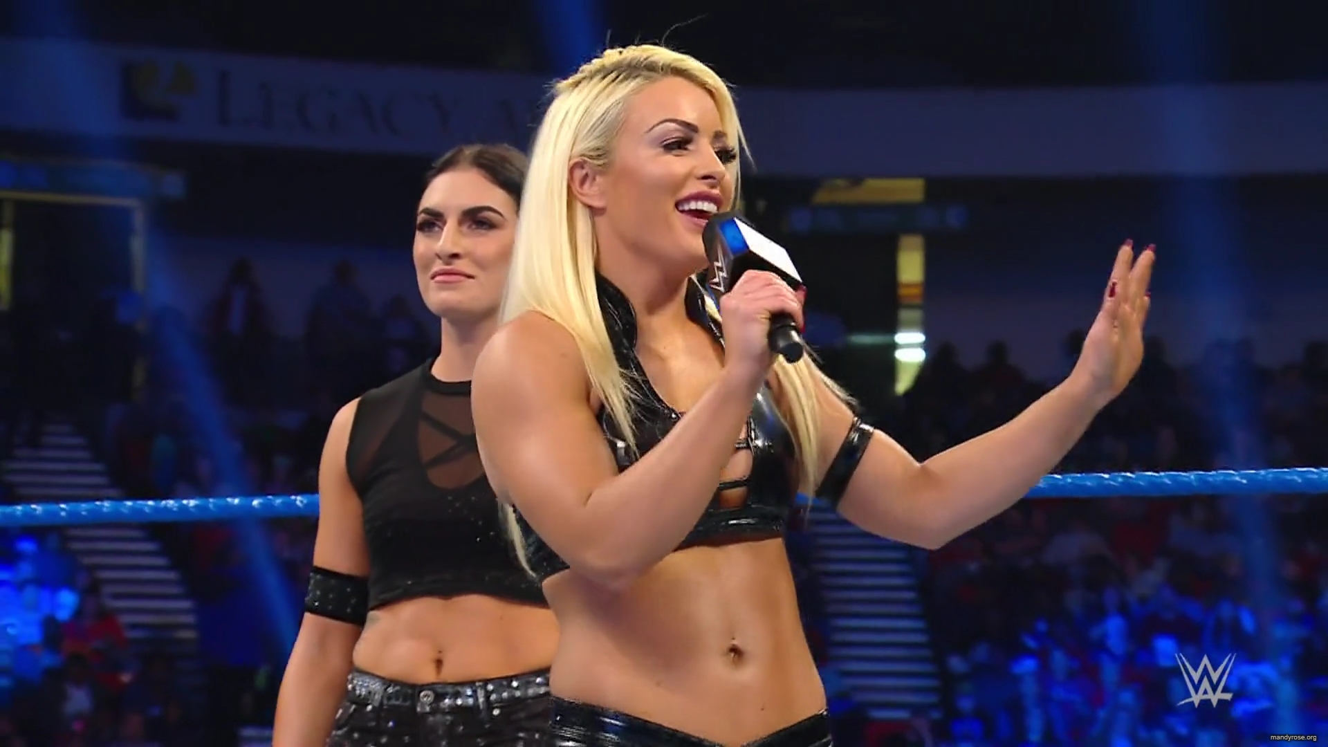 WWE_Friday_Night_Smackdown_2019_11_29_1080p_HDTV_x264-ACES_mkv0090.jpg