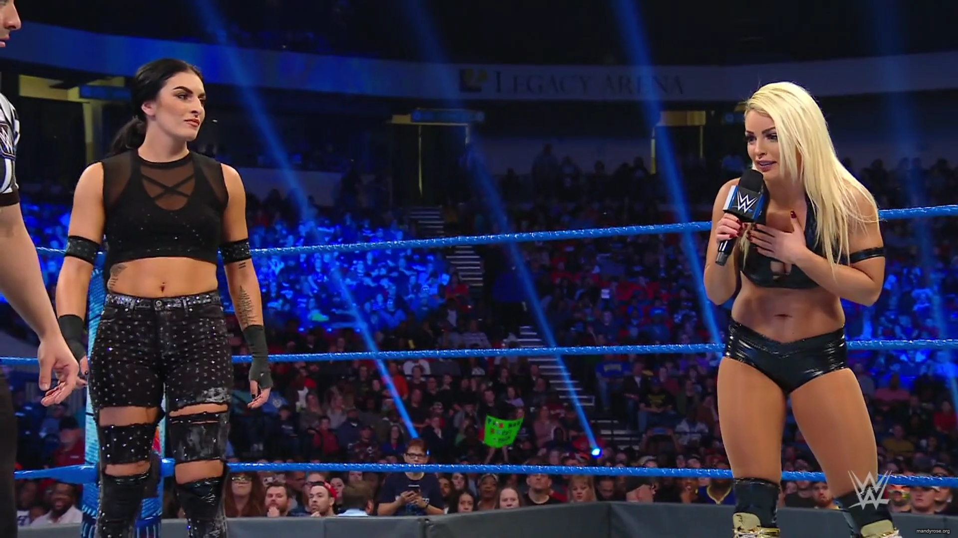 WWE_Friday_Night_Smackdown_2019_11_29_1080p_HDTV_x264-ACES_mkv0105.jpg