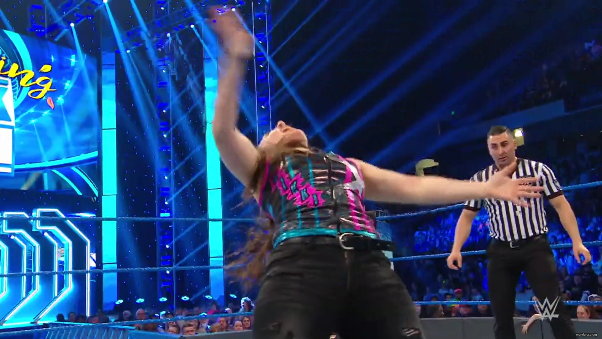 WWE_Friday_Night_Smackdown_2019_11_29_1080p_HDTV_x264-ACES_mkv0160.jpg