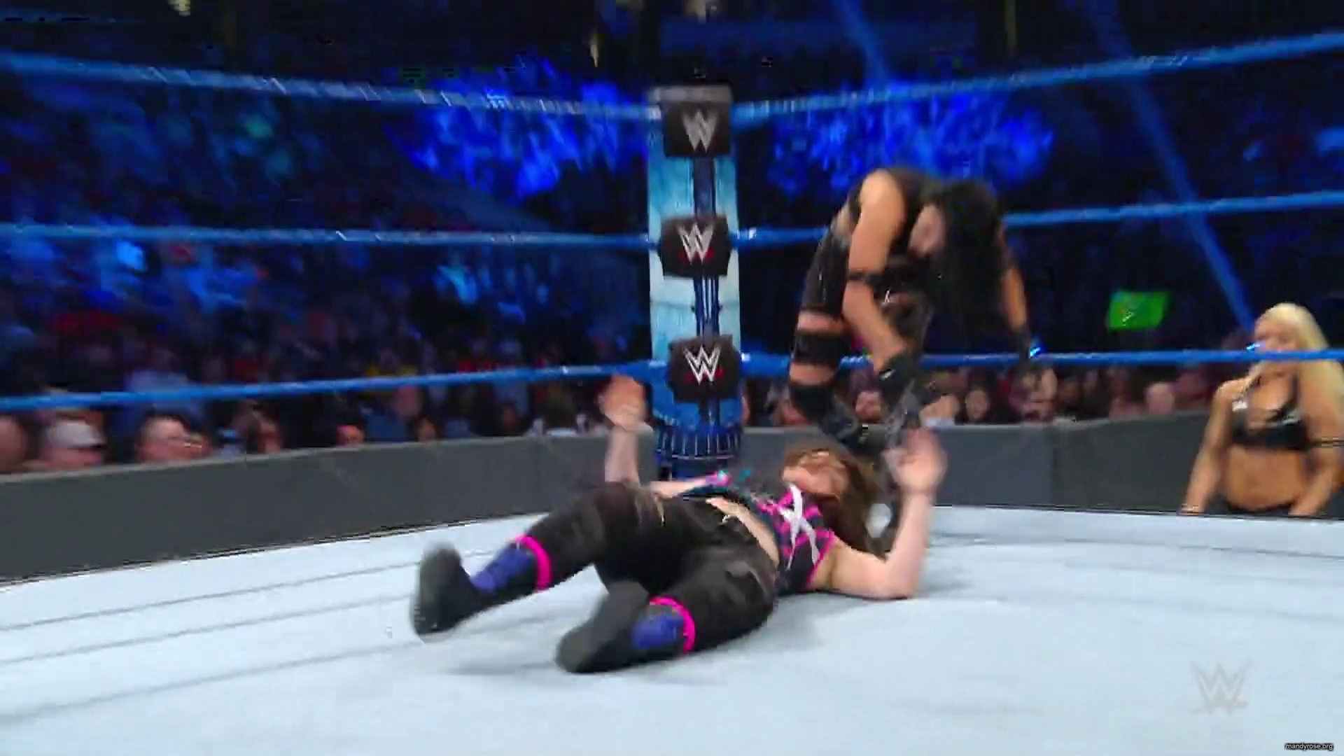 WWE_Friday_Night_Smackdown_2019_11_29_1080p_HDTV_x264-ACES_mkv0177.jpg
