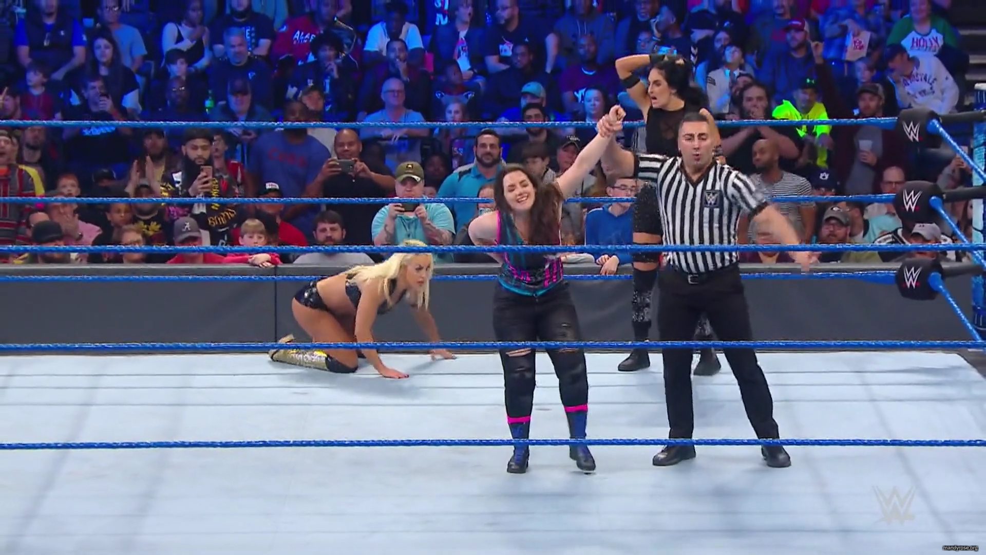 WWE_Friday_Night_Smackdown_2019_11_29_1080p_HDTV_x264-ACES_mkv0196.jpg