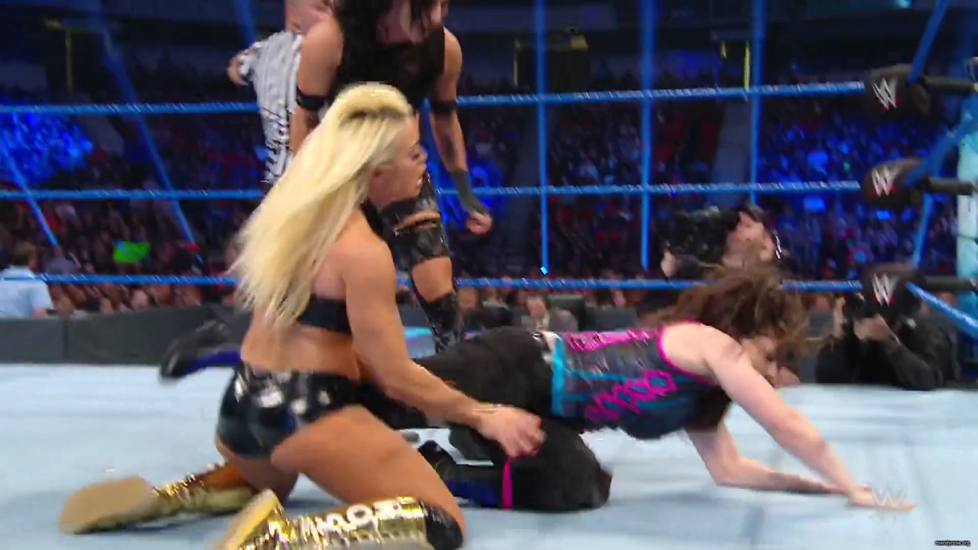 WWE_Friday_Night_Smackdown_2019_11_29_1080p_HDTV_x264-ACES_mkv0199.jpg