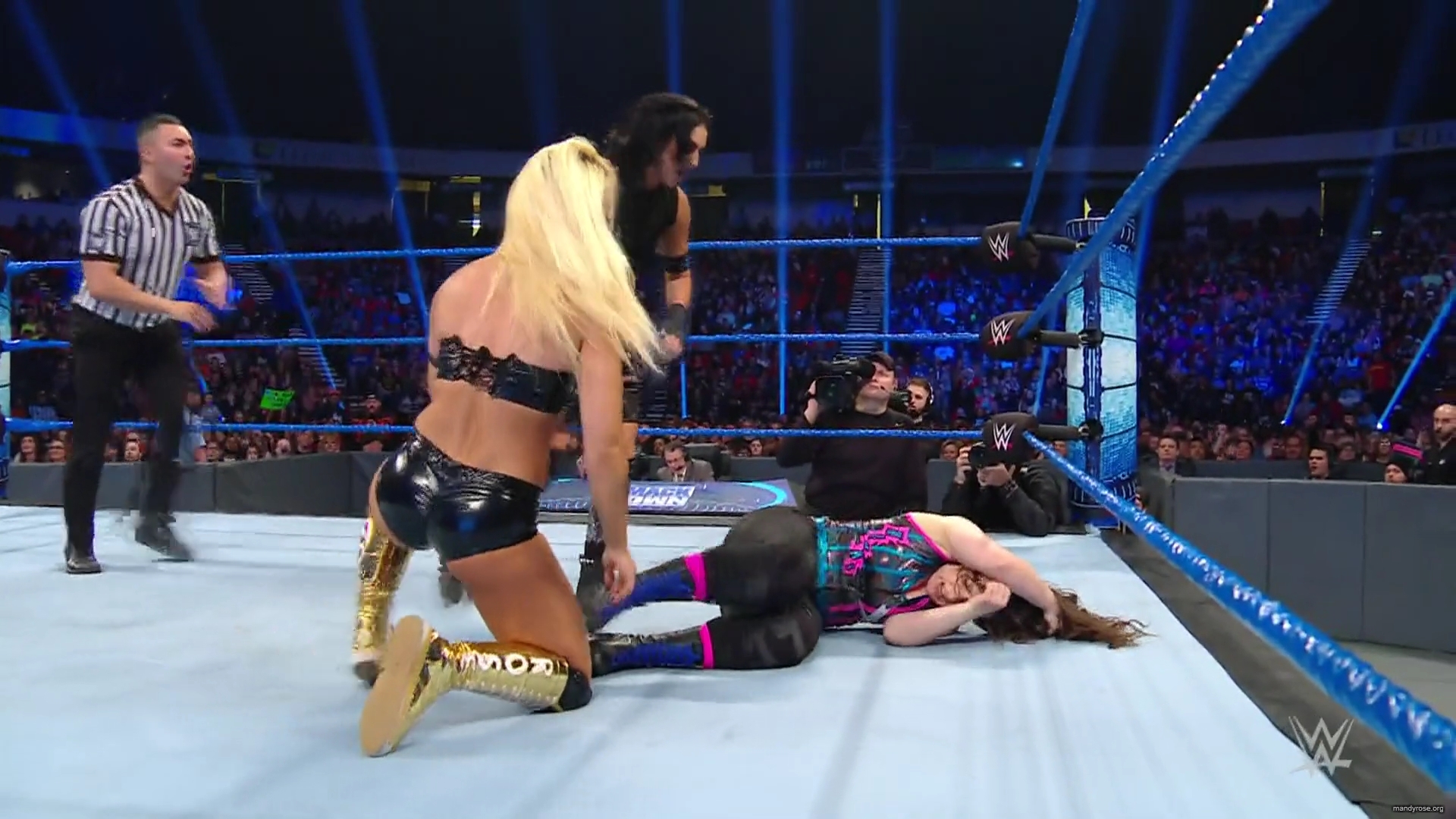 WWE_Friday_Night_Smackdown_2019_11_29_1080p_HDTV_x264-ACES_mkv0200.jpg