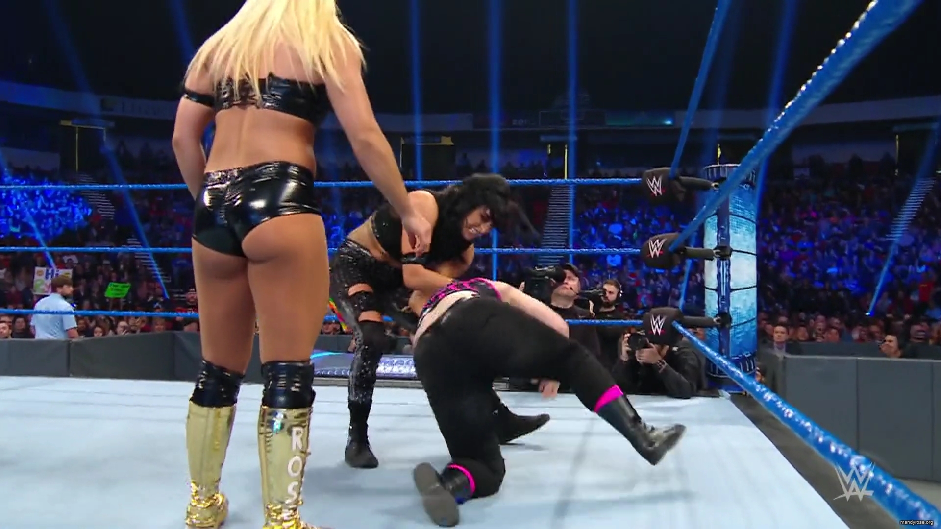 WWE_Friday_Night_Smackdown_2019_11_29_1080p_HDTV_x264-ACES_mkv0202.jpg