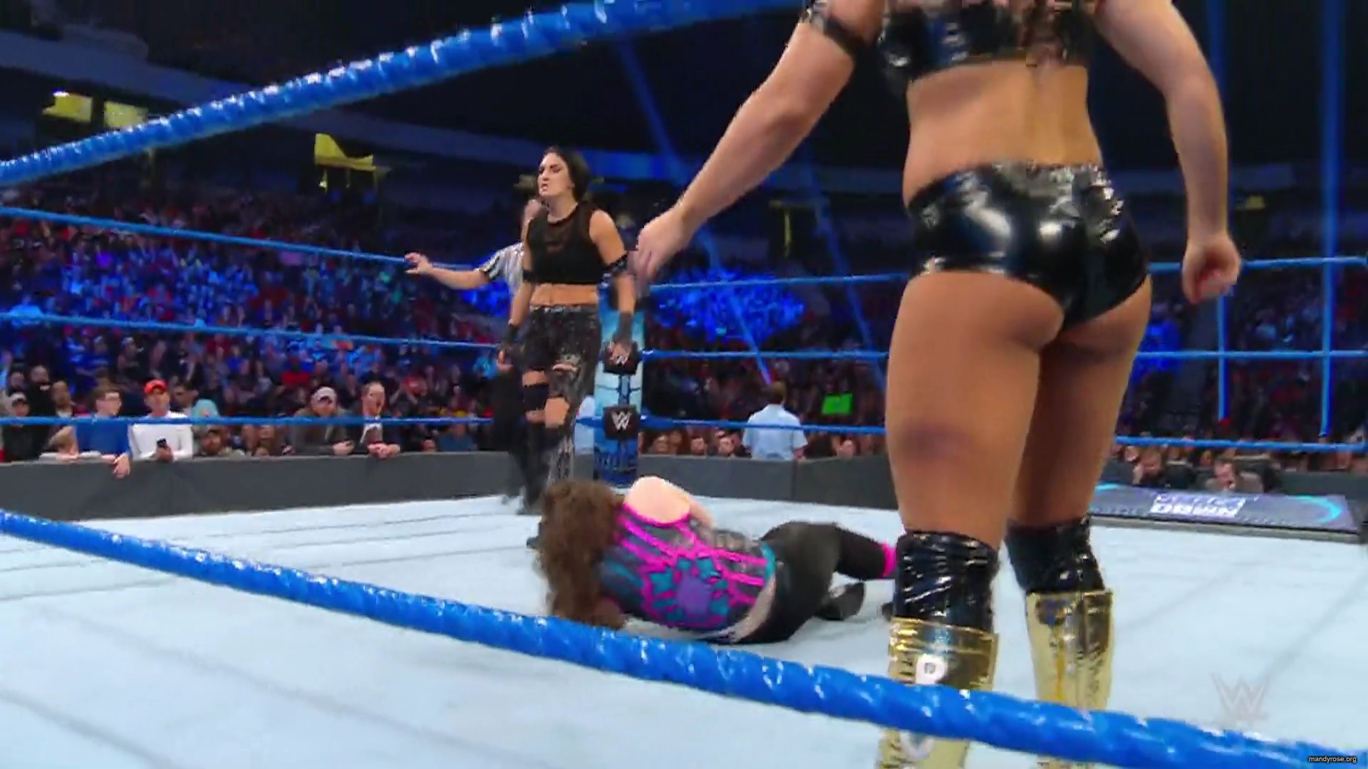 WWE_Friday_Night_Smackdown_2019_11_29_1080p_HDTV_x264-ACES_mkv0210.jpg