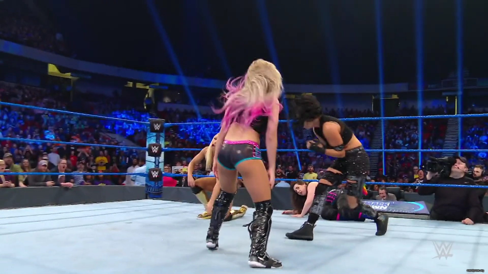 WWE_Friday_Night_Smackdown_2019_11_29_1080p_HDTV_x264-ACES_mkv0229.jpg