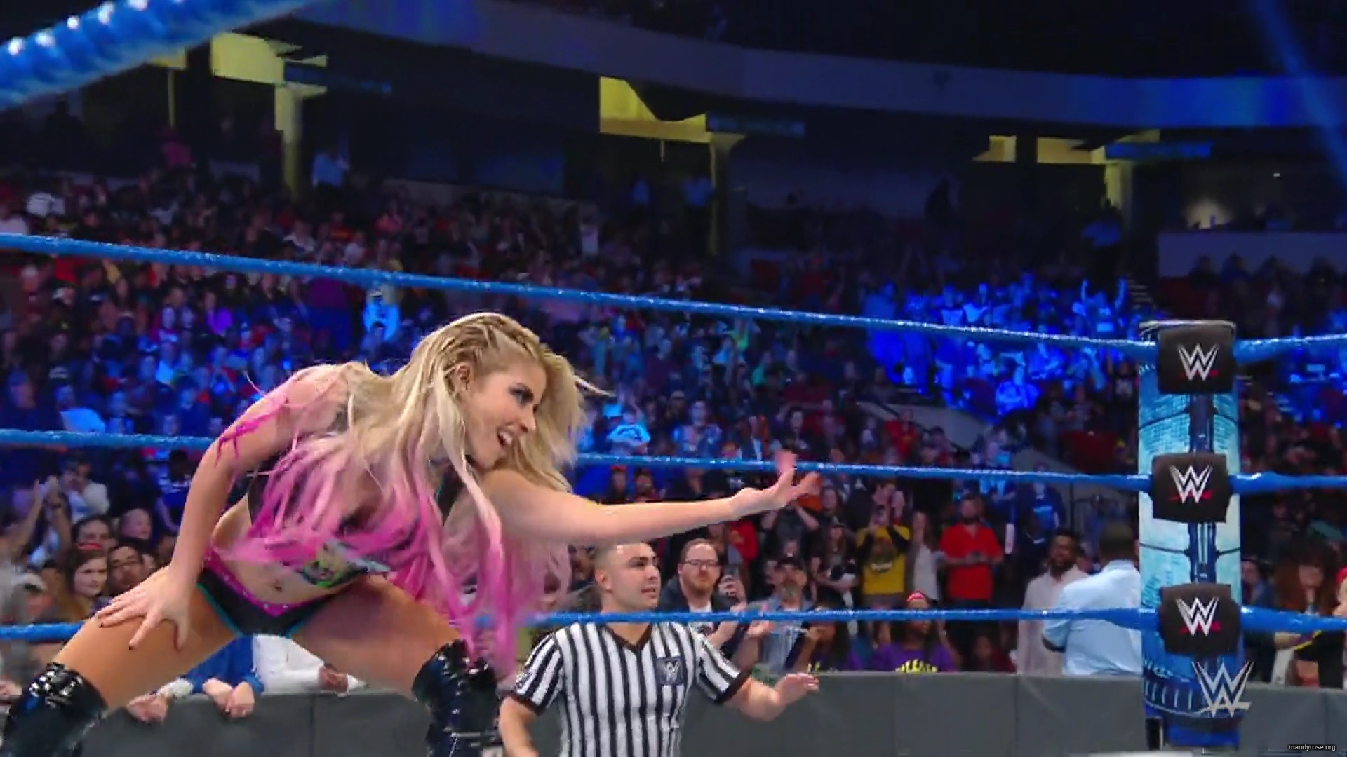 WWE_Friday_Night_Smackdown_2019_11_29_1080p_HDTV_x264-ACES_mkv0242.jpg