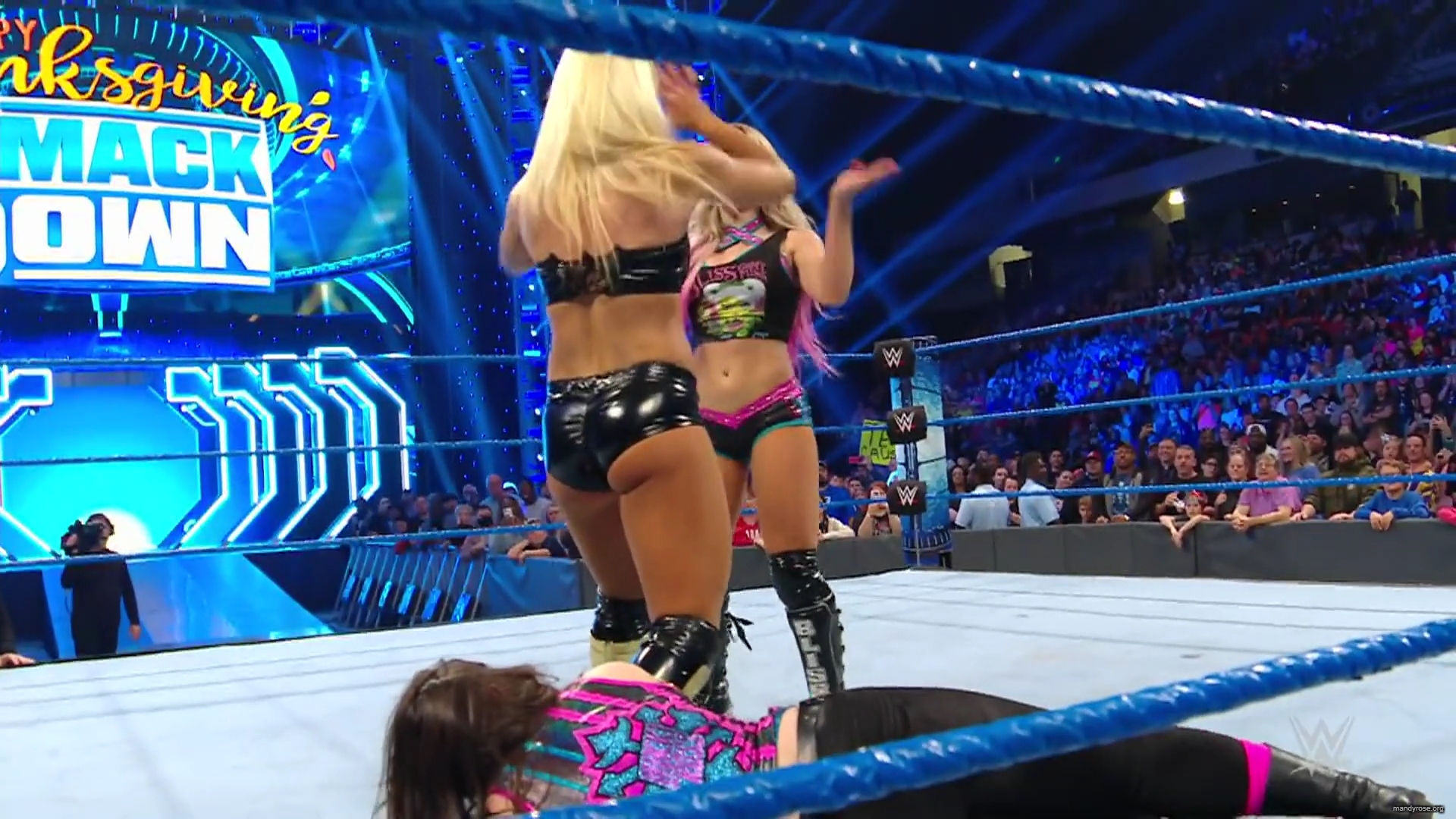 WWE_Friday_Night_Smackdown_2019_11_29_1080p_HDTV_x264-ACES_mkv0248.jpg