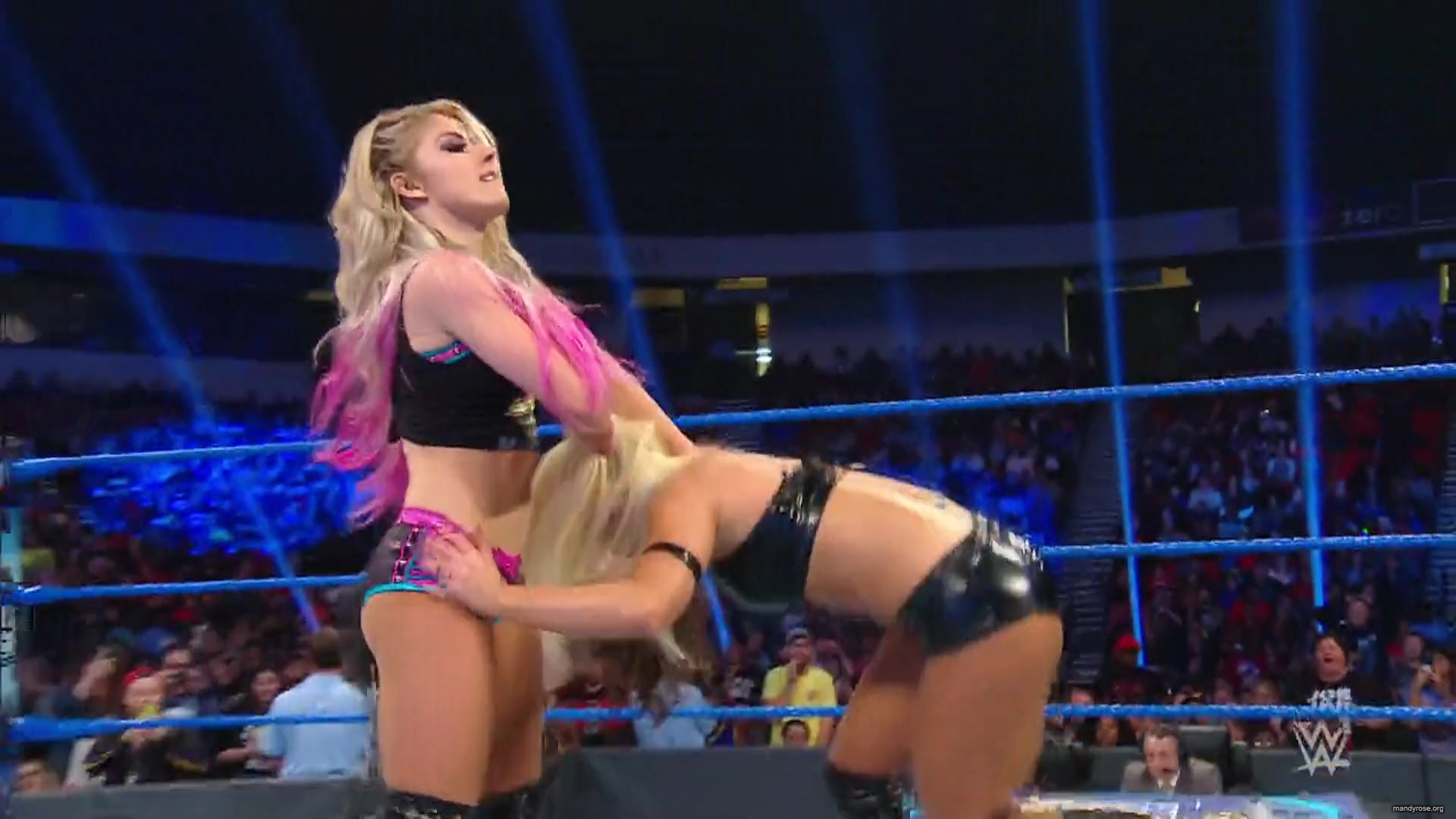 WWE_Friday_Night_Smackdown_2019_11_29_1080p_HDTV_x264-ACES_mkv0255.jpg