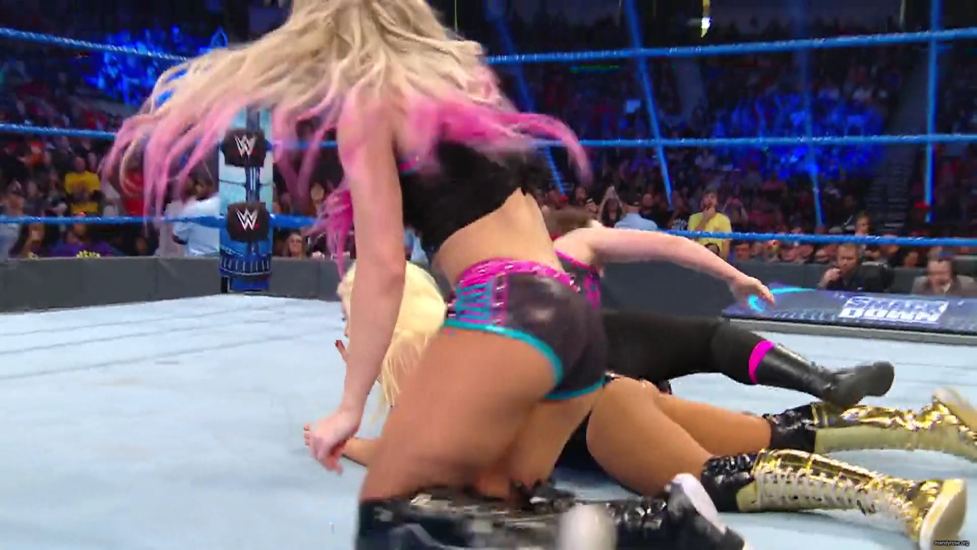 WWE_Friday_Night_Smackdown_2019_11_29_1080p_HDTV_x264-ACES_mkv0263.jpg