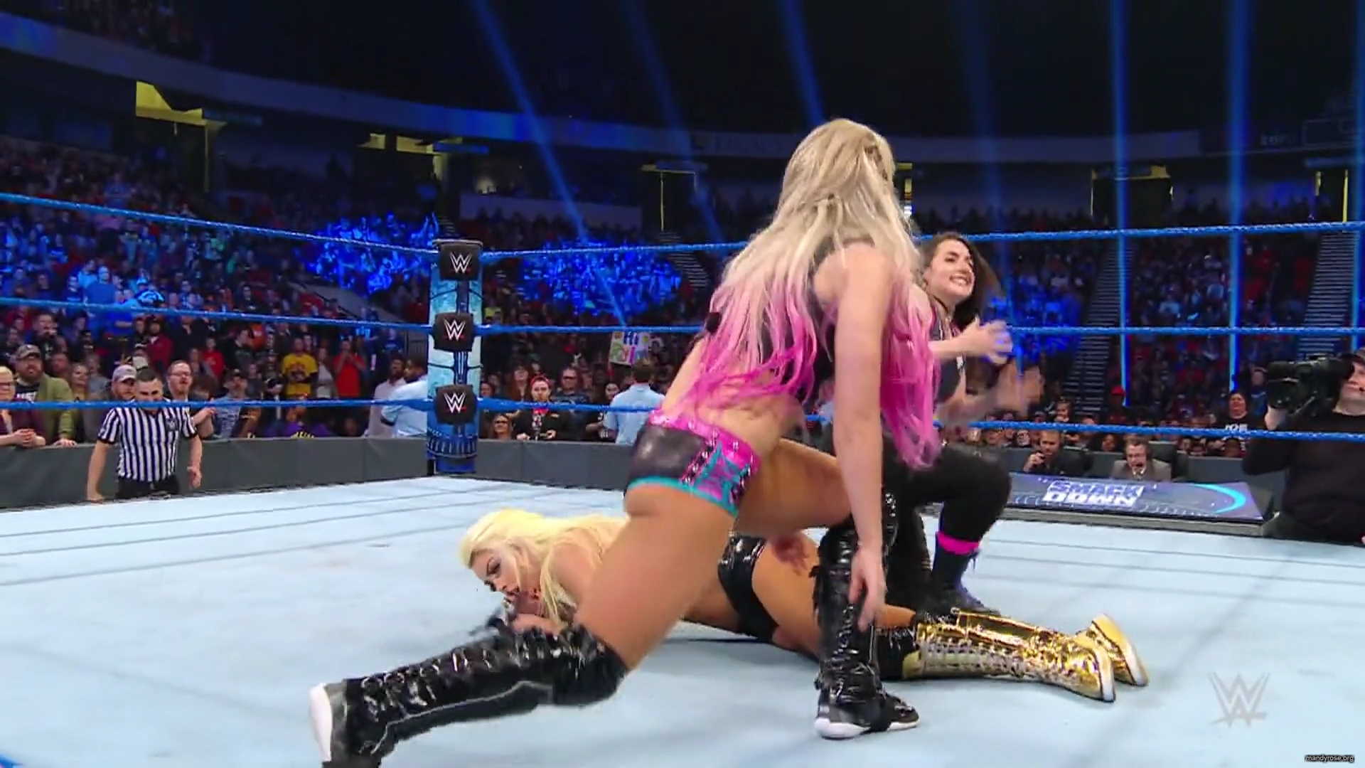WWE_Friday_Night_Smackdown_2019_11_29_1080p_HDTV_x264-ACES_mkv0264.jpg