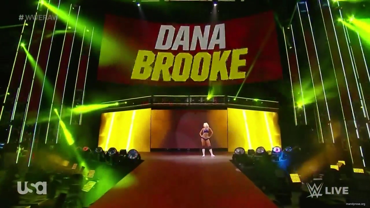 WWE_Monday_Night_Raw_2020_10_05_720p_HDTV_x264-NWCHD_mp40031.jpg