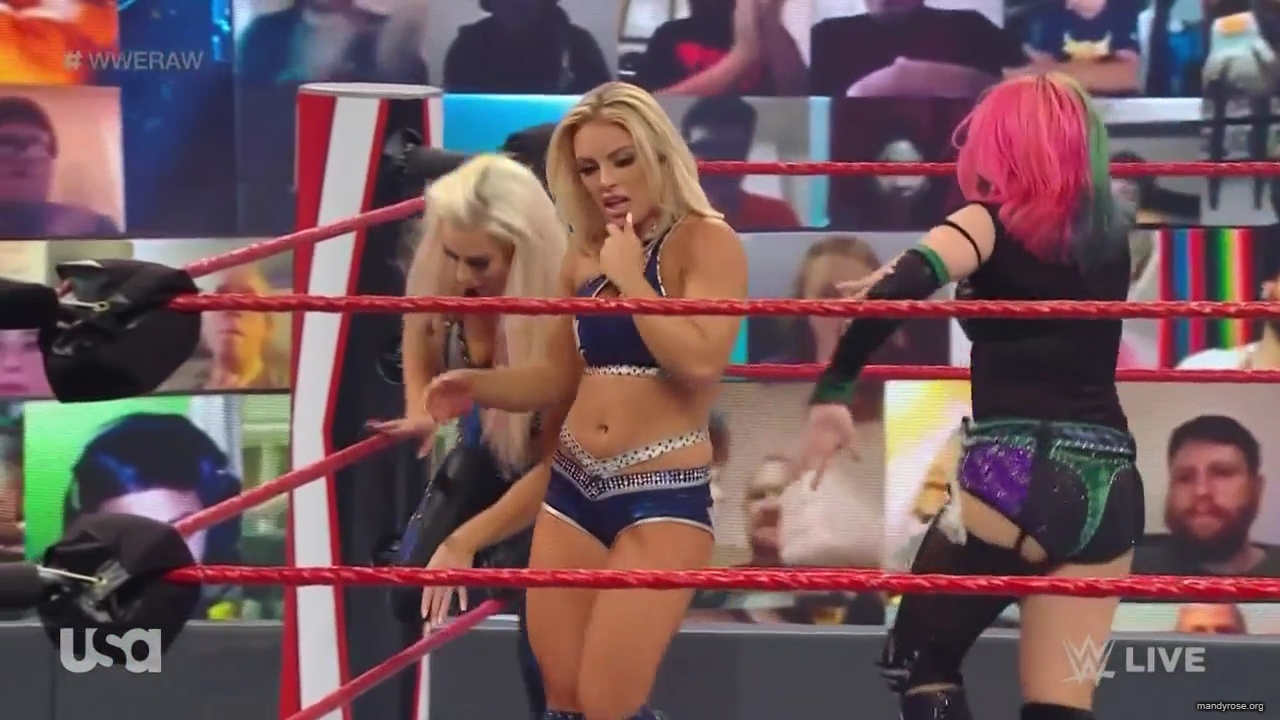 WWE_Monday_Night_Raw_2020_10_05_720p_HDTV_x264-NWCHD_mp40431.jpg
