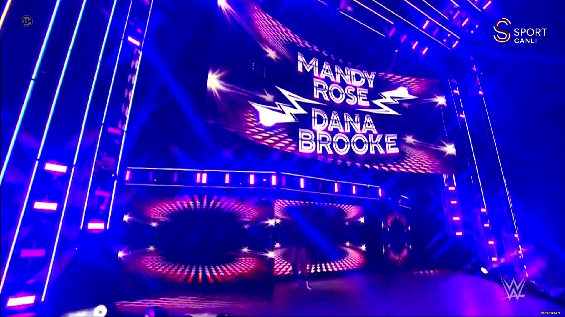 WWE_Monday_Night_Raw_2020_10_19_1080p_HDTV_x264-Star_mkv0036.jpg