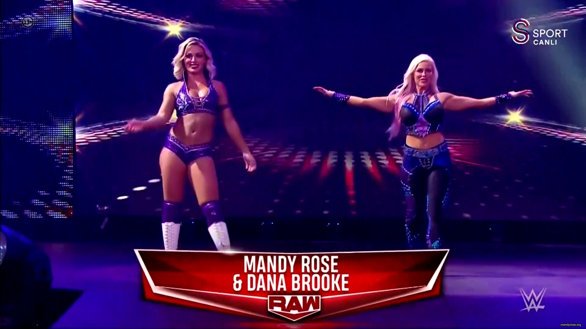 WWE_Monday_Night_Raw_2020_10_19_1080p_HDTV_x264-Star_mkv0041.jpg