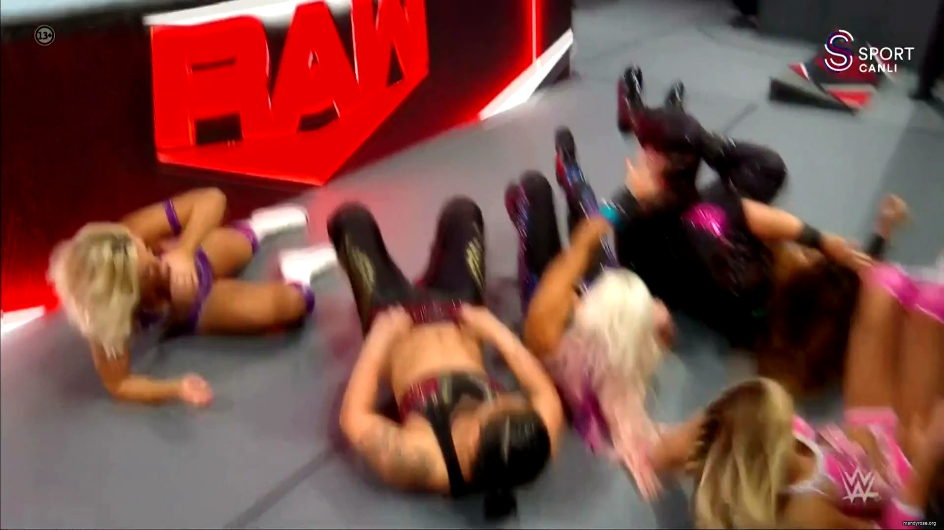 WWE_Monday_Night_Raw_2020_10_19_1080p_HDTV_x264-Star_mkv0210.jpg