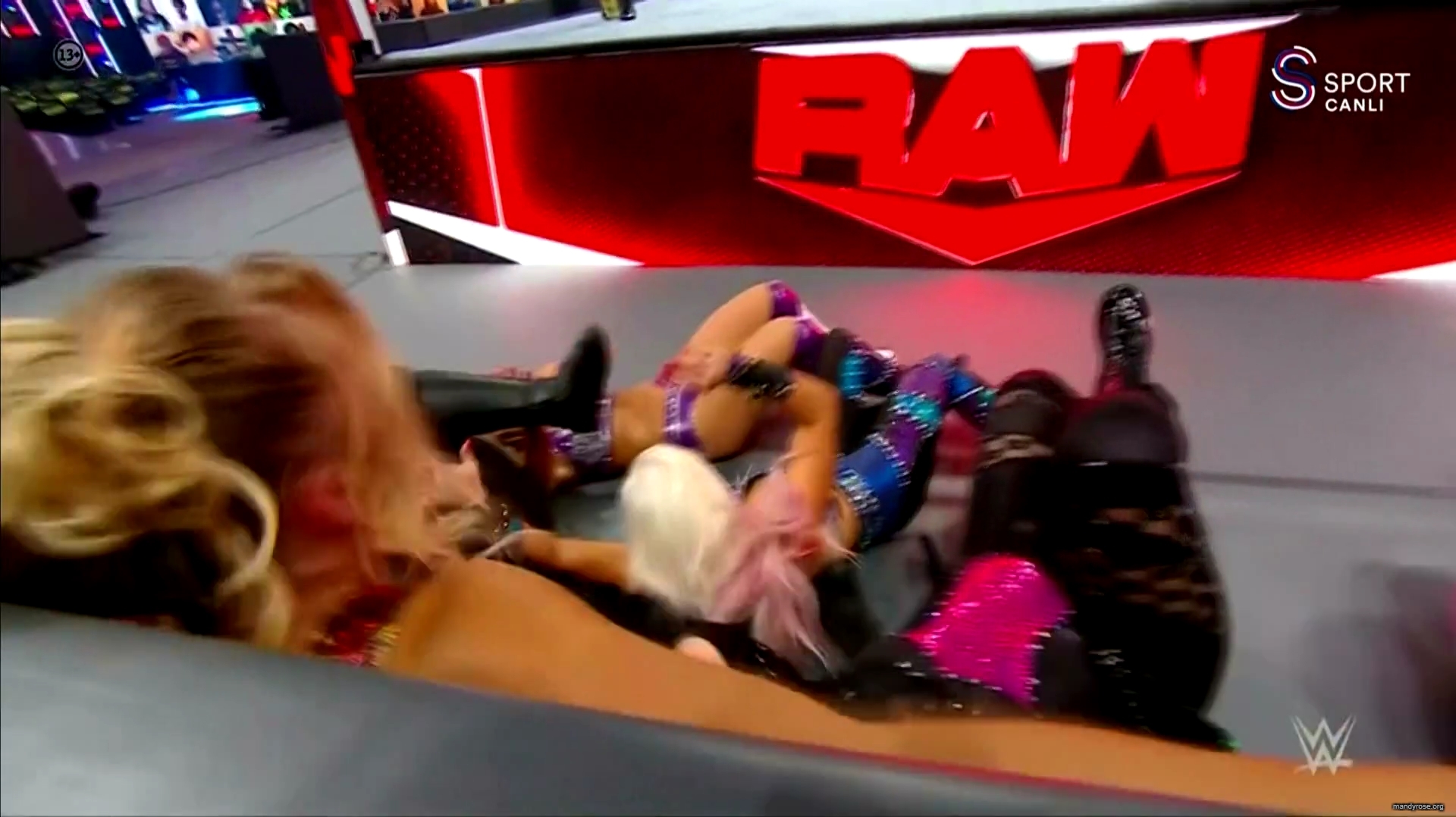WWE_Monday_Night_Raw_2020_10_19_1080p_HDTV_x264-Star_mkv0220.jpg