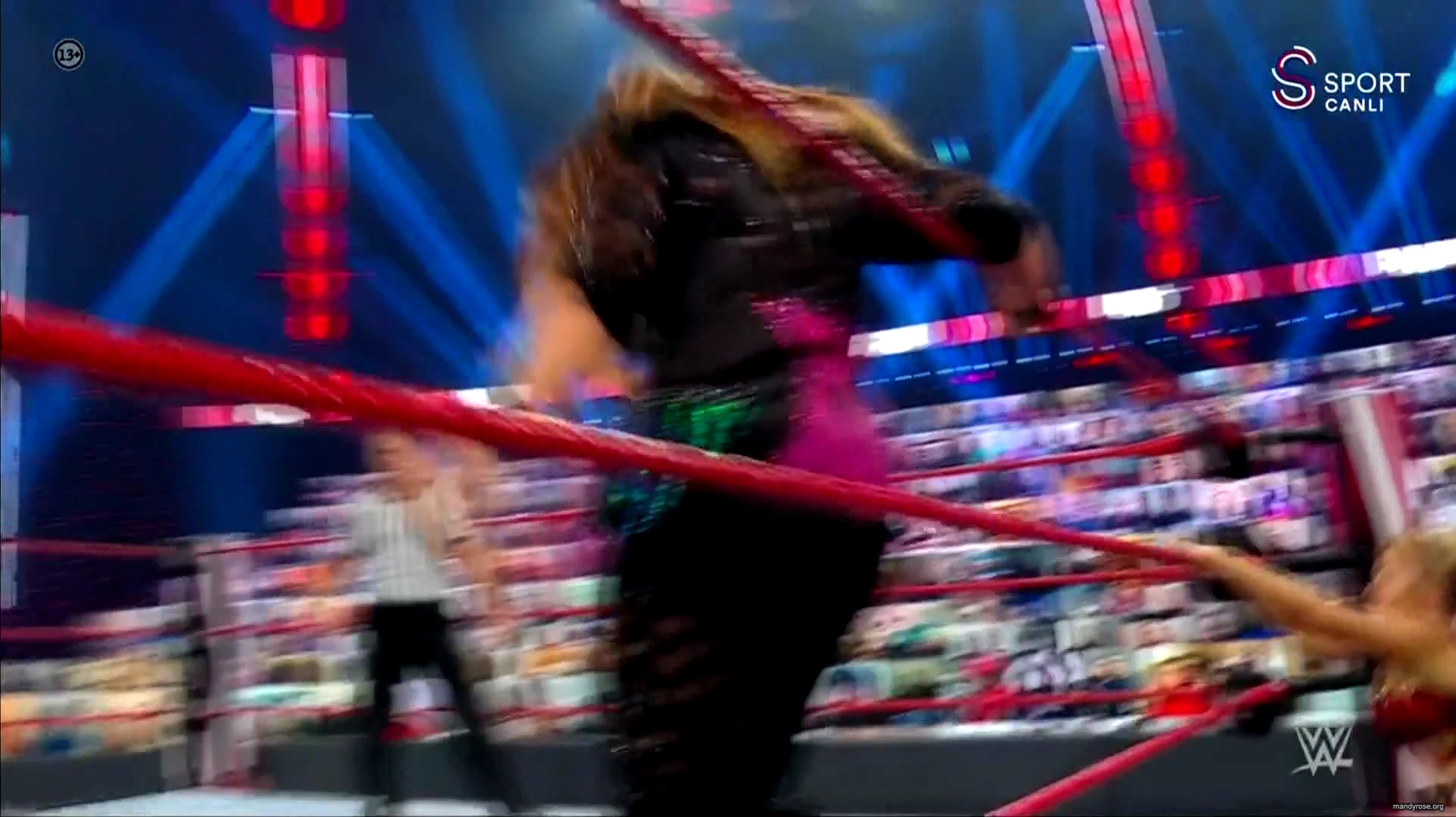 WWE_Monday_Night_Raw_2020_10_19_1080p_HDTV_x264-Star_mkv0411.jpg