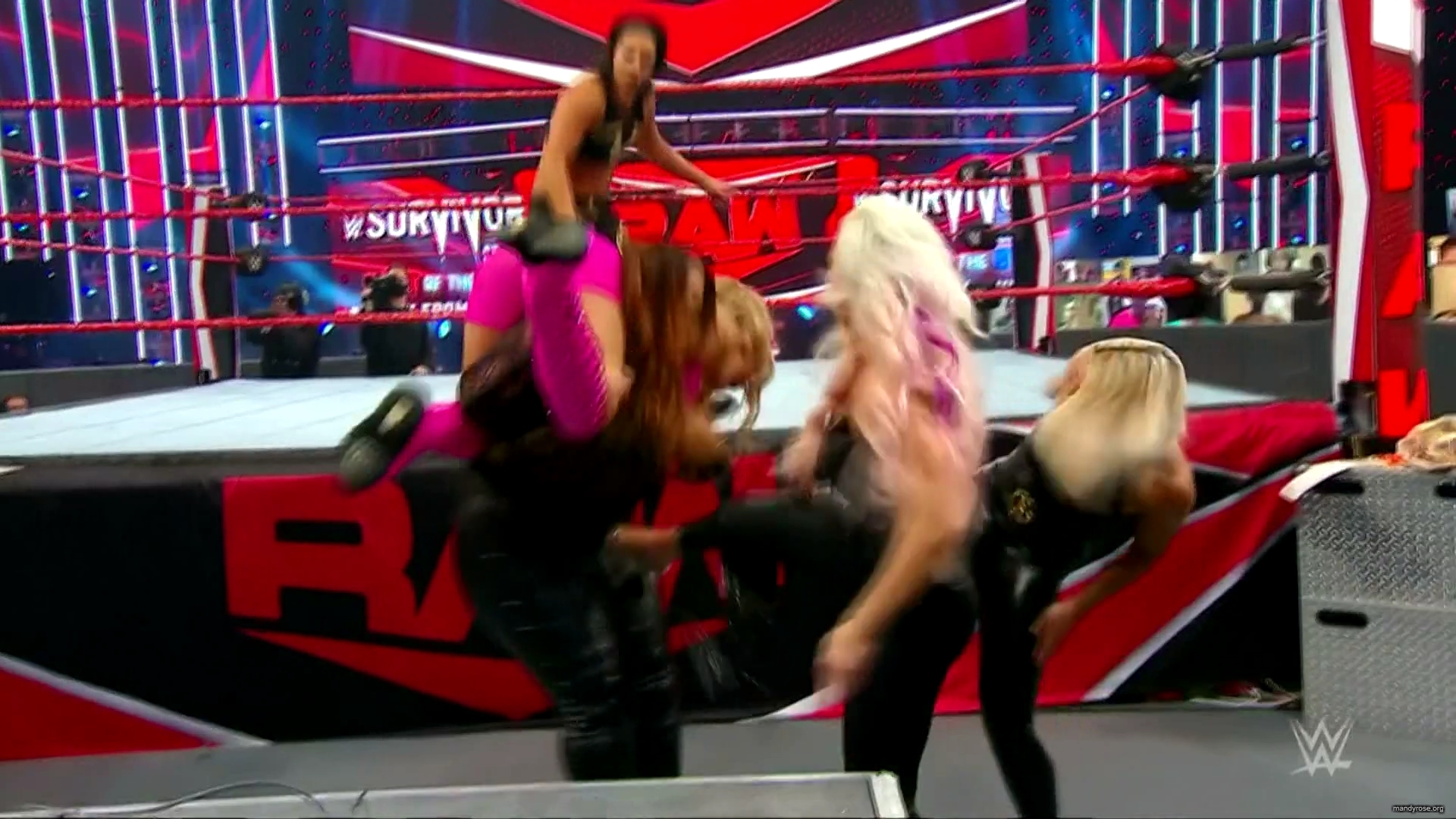WWE_Monday_Night_Raw_2020_11_09_1080p_HDTV_x264-Srar_mkv0189.jpg