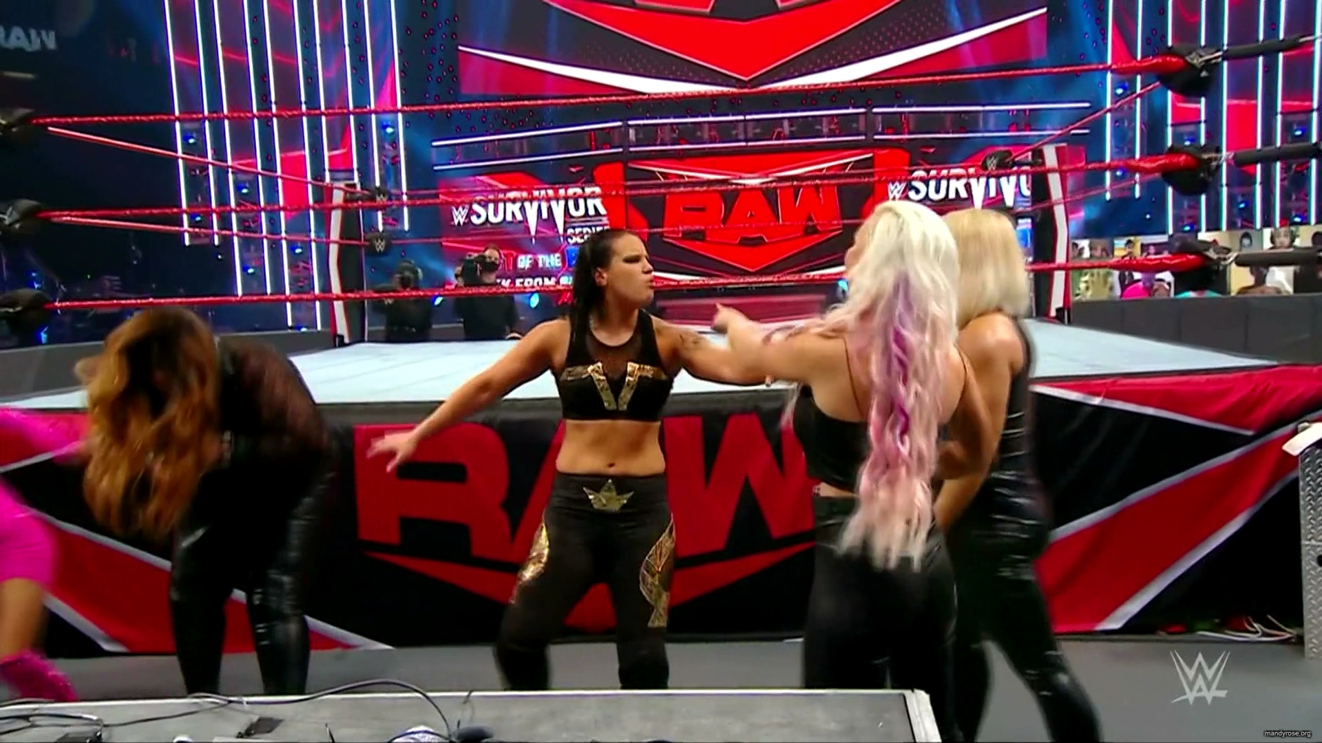 WWE_Monday_Night_Raw_2020_11_09_1080p_HDTV_x264-Srar_mkv0191.jpg
