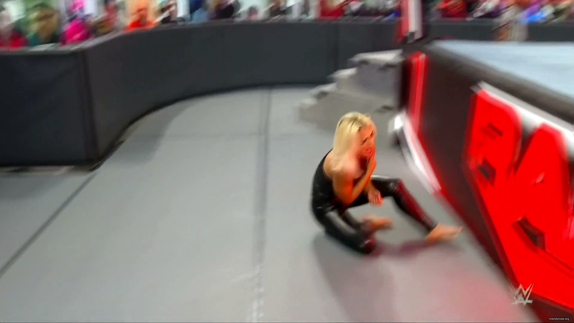 WWE_Monday_Night_Raw_2020_11_09_1080p_HDTV_x264-Srar_mkv0640.jpg