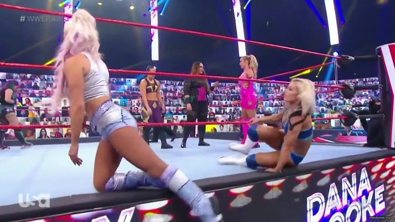 WWE_Monday_Night_Raw_2020_11_16_720p_HDTV_x264-NWCHD_mp41178.jpg