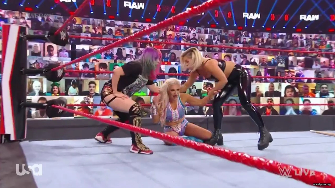 WWE_Monday_Night_Raw_2020_12_14_720p_HDTV_x264-NWCHD_mp40154.jpg