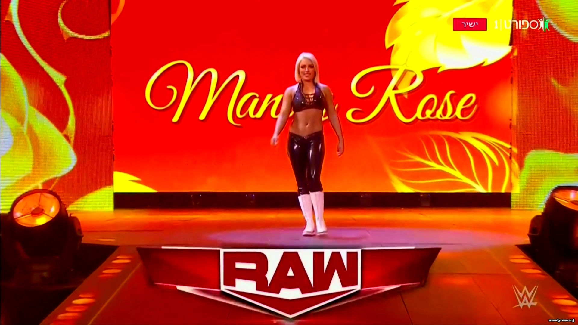 WWE_Monday_Night_Raw_2021_01_04_1080p_HDTV_x264-Star_mkv0019.jpg
