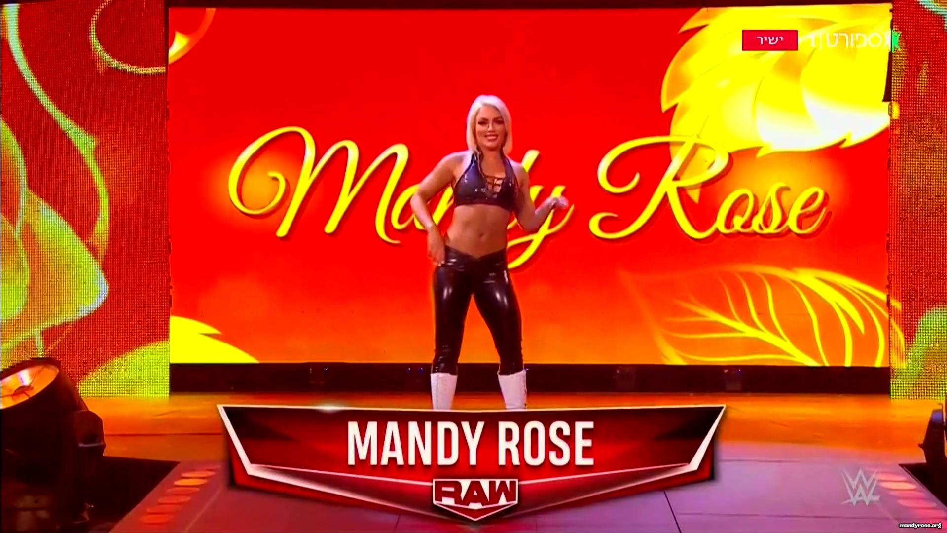 WWE_Monday_Night_Raw_2021_01_04_1080p_HDTV_x264-Star_mkv0020.jpg