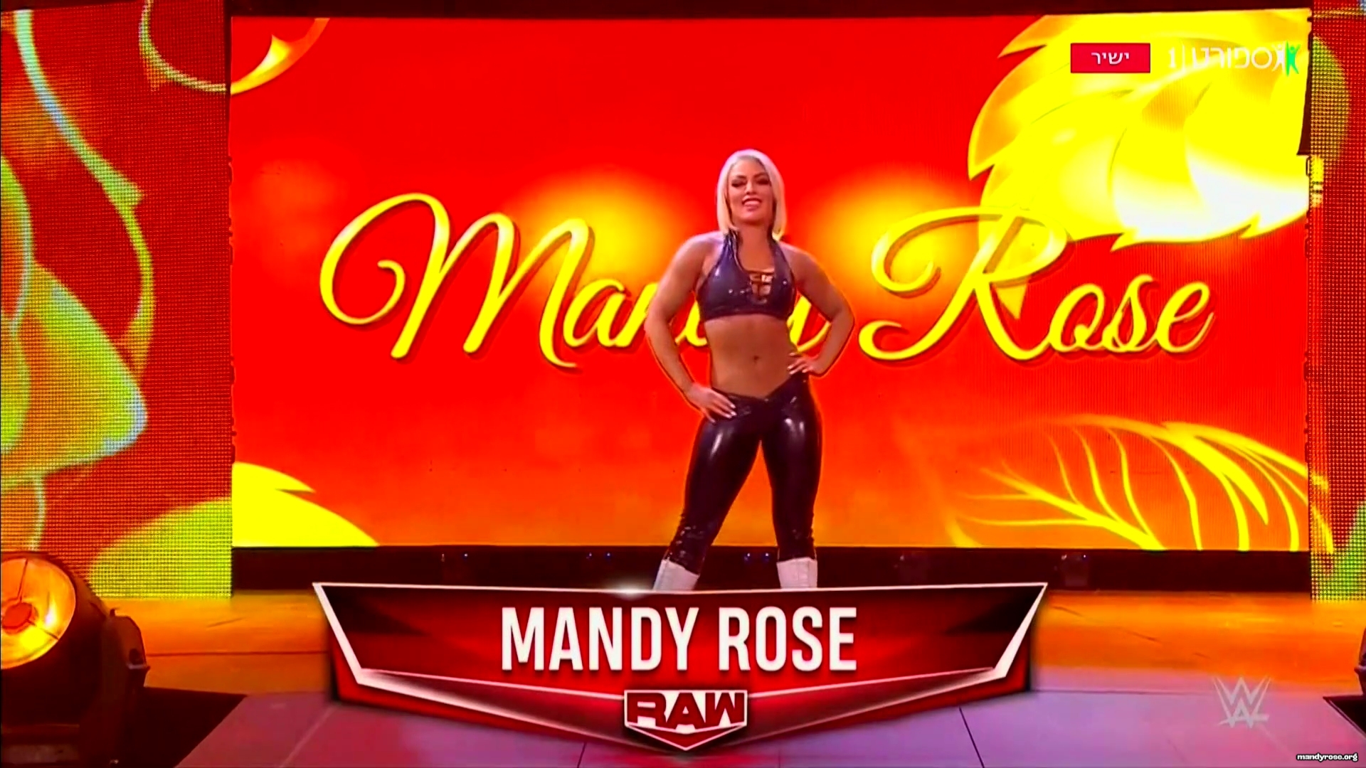 WWE_Monday_Night_Raw_2021_01_04_1080p_HDTV_x264-Star_mkv0021.jpg