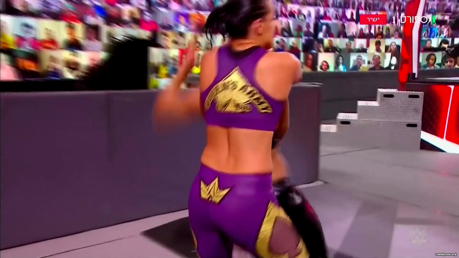 WWE_Monday_Night_Raw_2021_01_04_1080p_HDTV_x264-Star_mkv0046.jpg