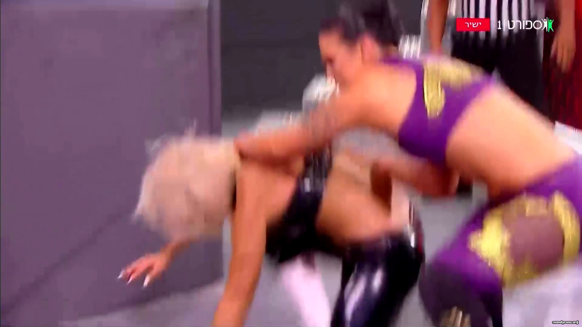 WWE_Monday_Night_Raw_2021_01_04_1080p_HDTV_x264-Star_mkv0054.jpg