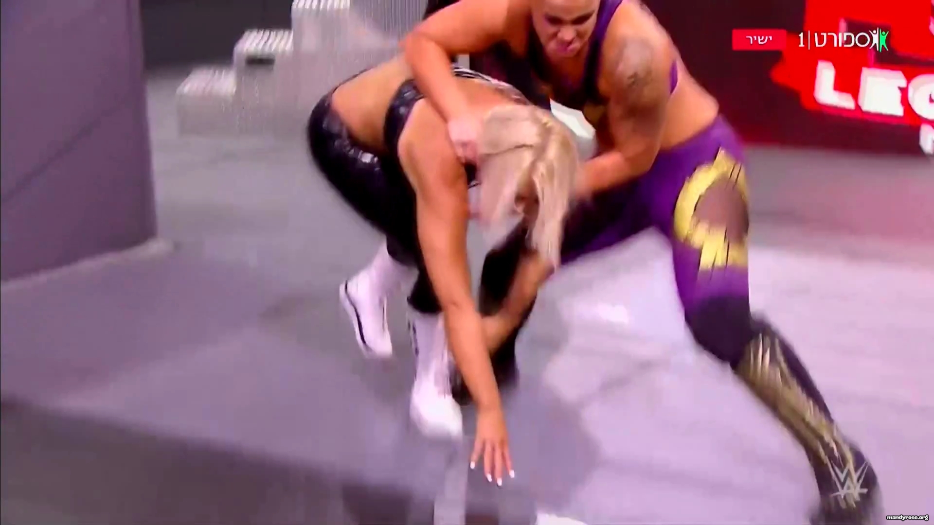 WWE_Monday_Night_Raw_2021_01_04_1080p_HDTV_x264-Star_mkv0056.jpg