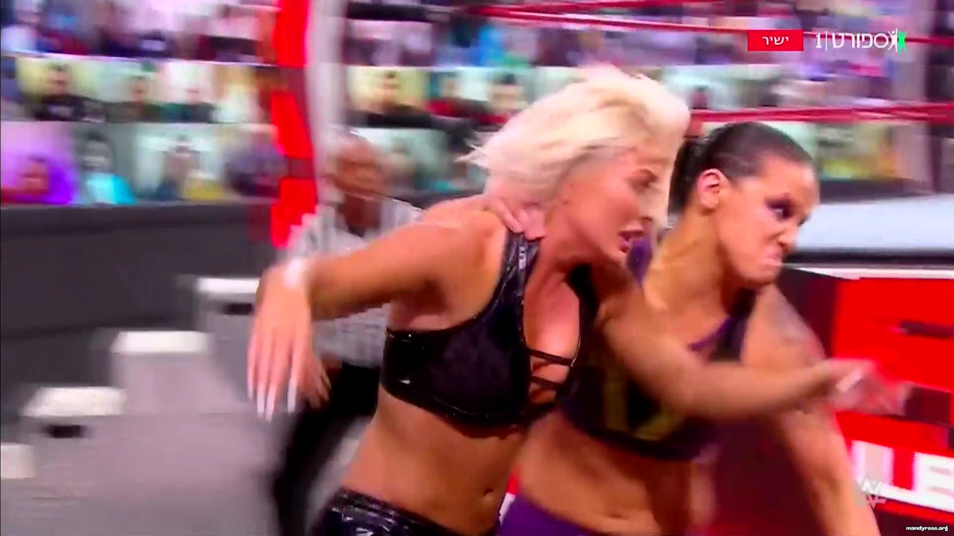 WWE_Monday_Night_Raw_2021_01_04_1080p_HDTV_x264-Star_mkv0057.jpg
